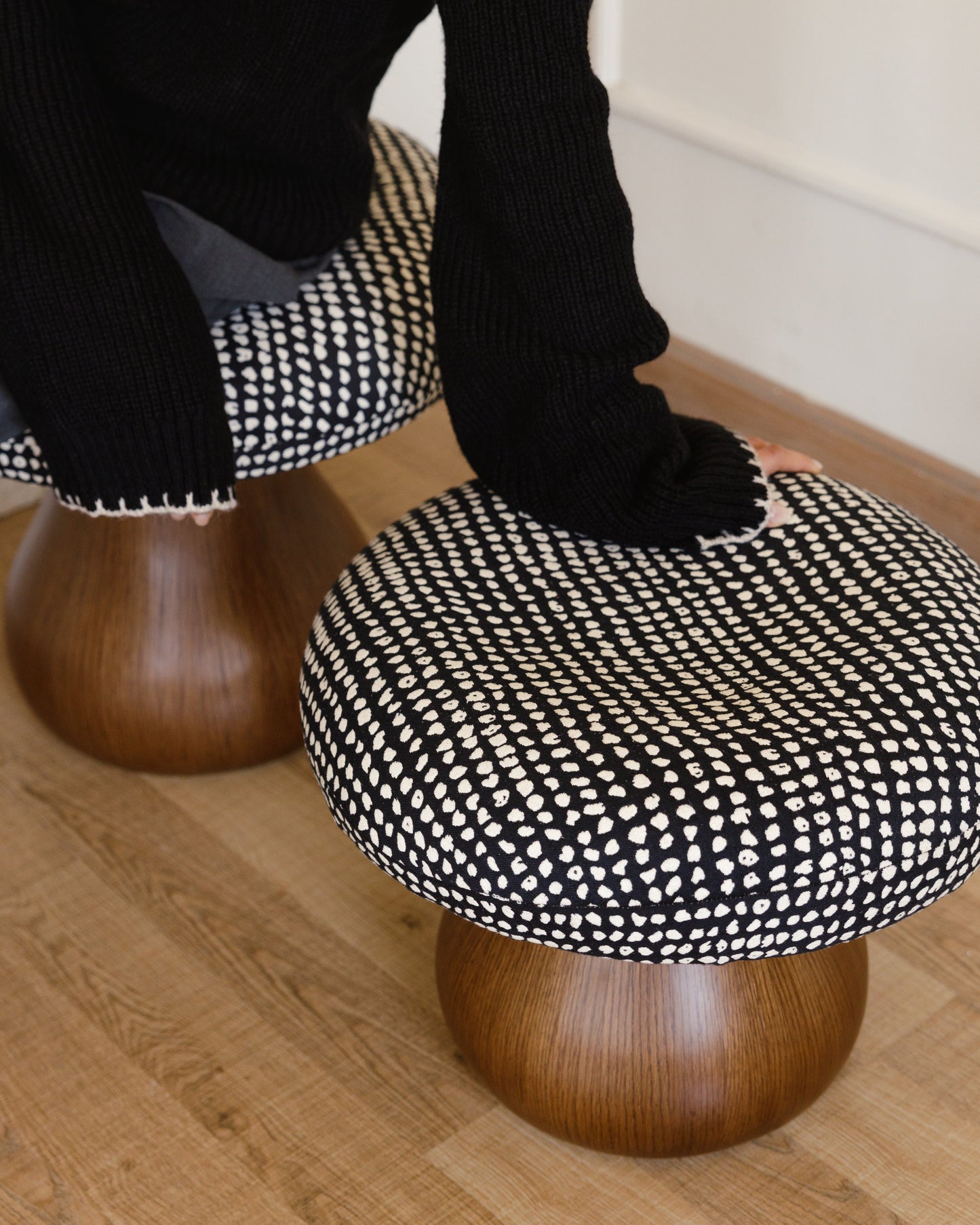 BW Mushroom Pouf
