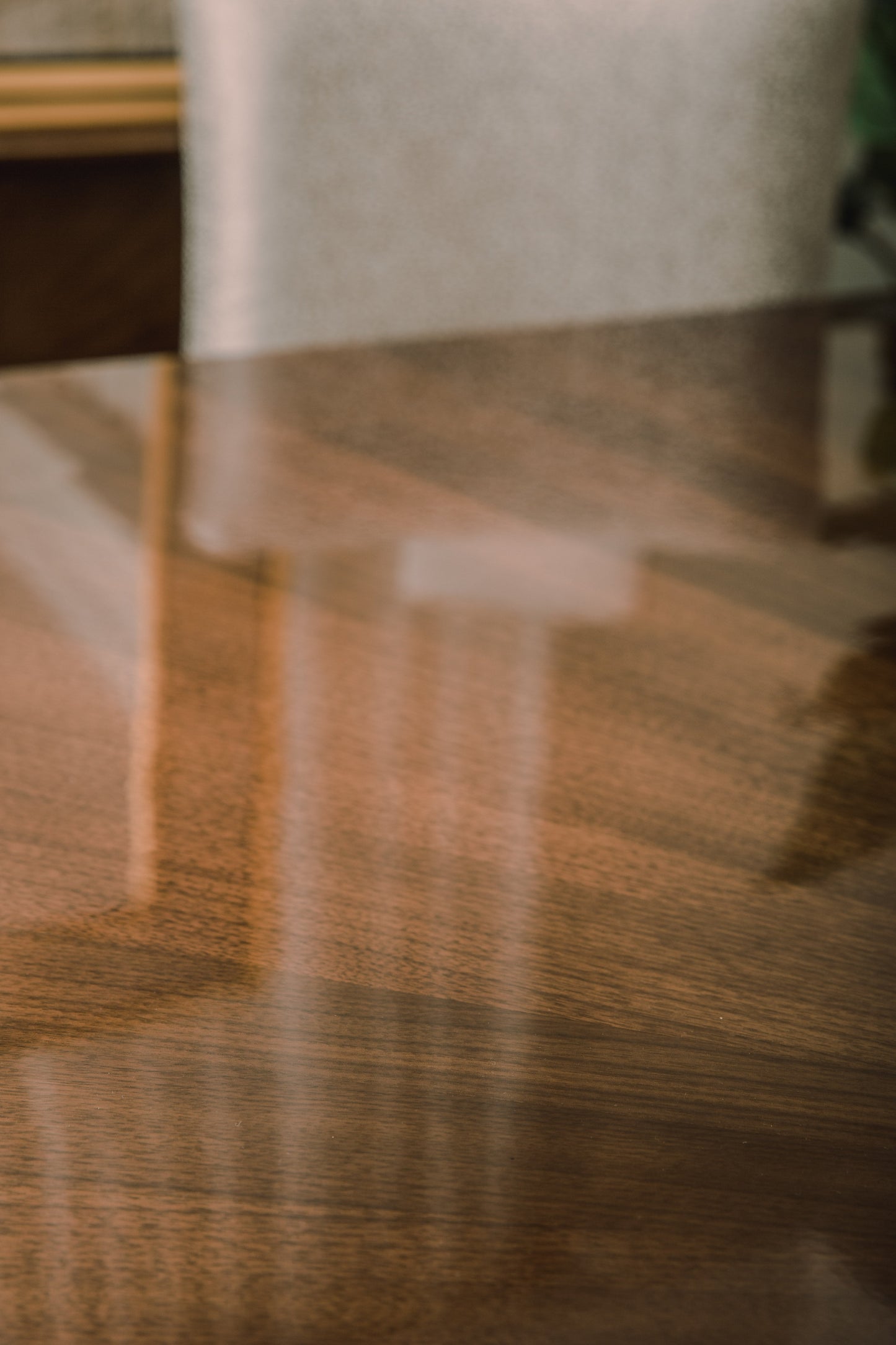 Onyx DiningTable