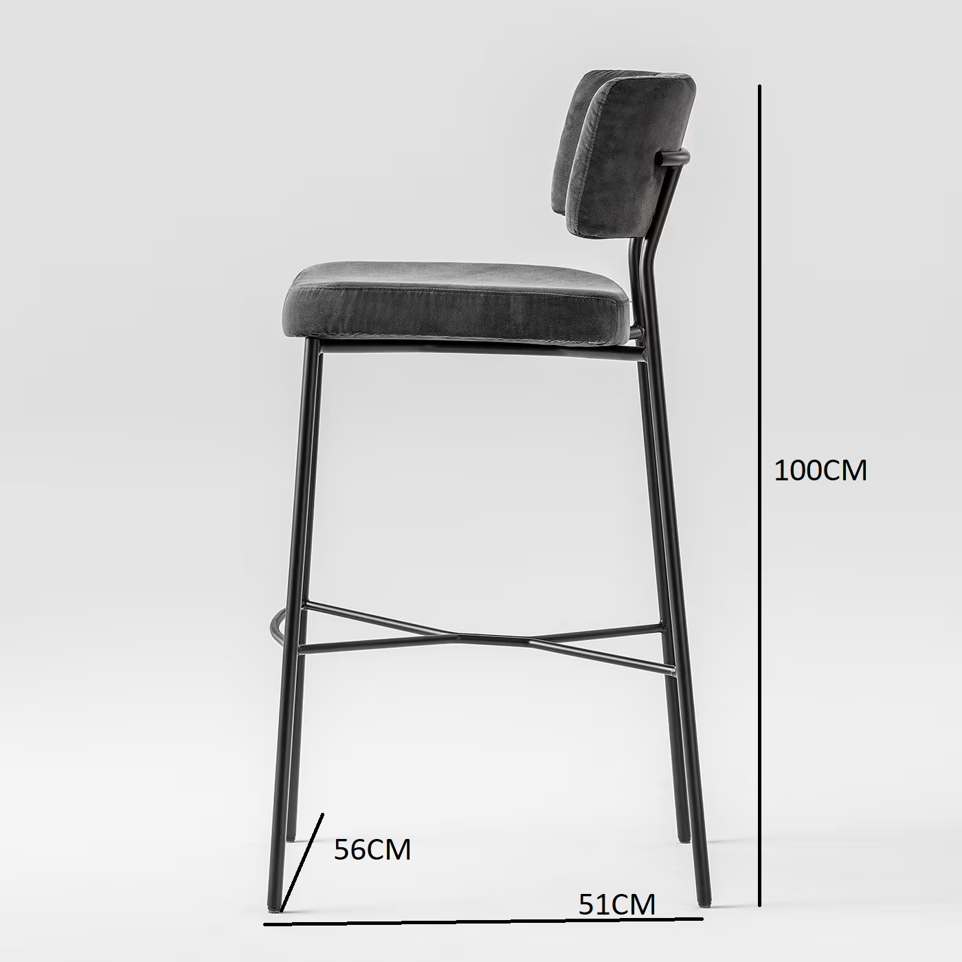 Marlen with black stool