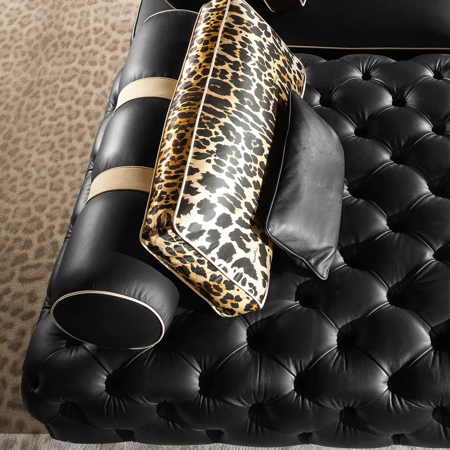 Panthera Sofa