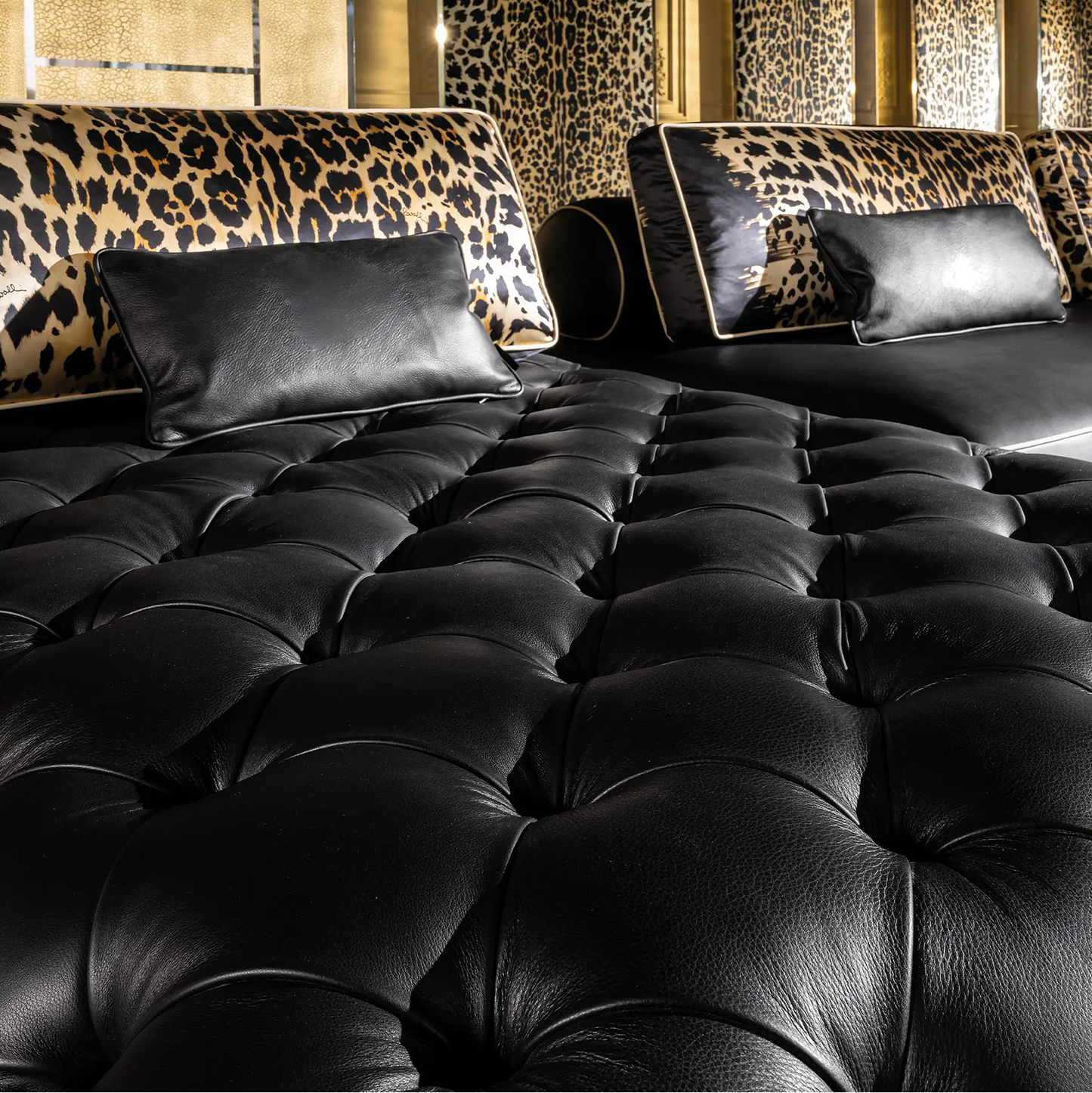 Panthera Sofa