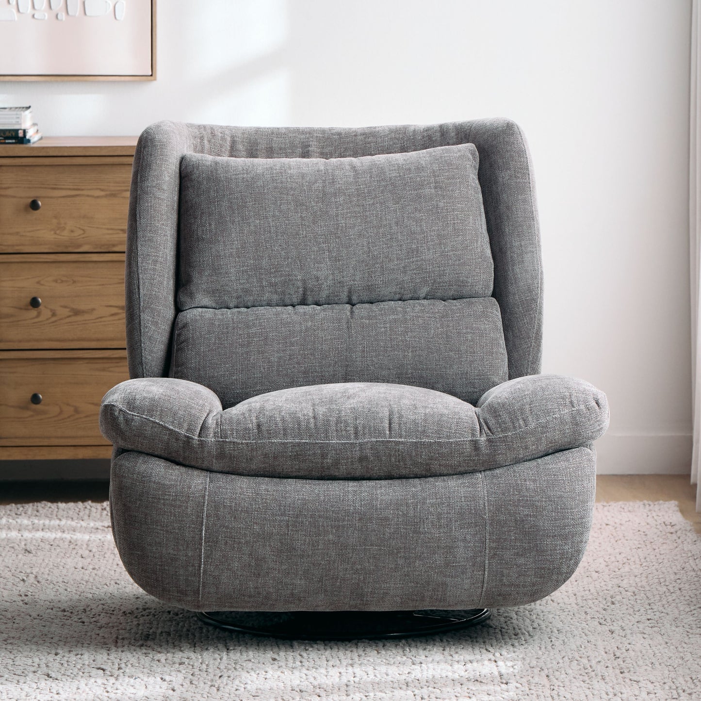 Relaxing chair with a distinctive design