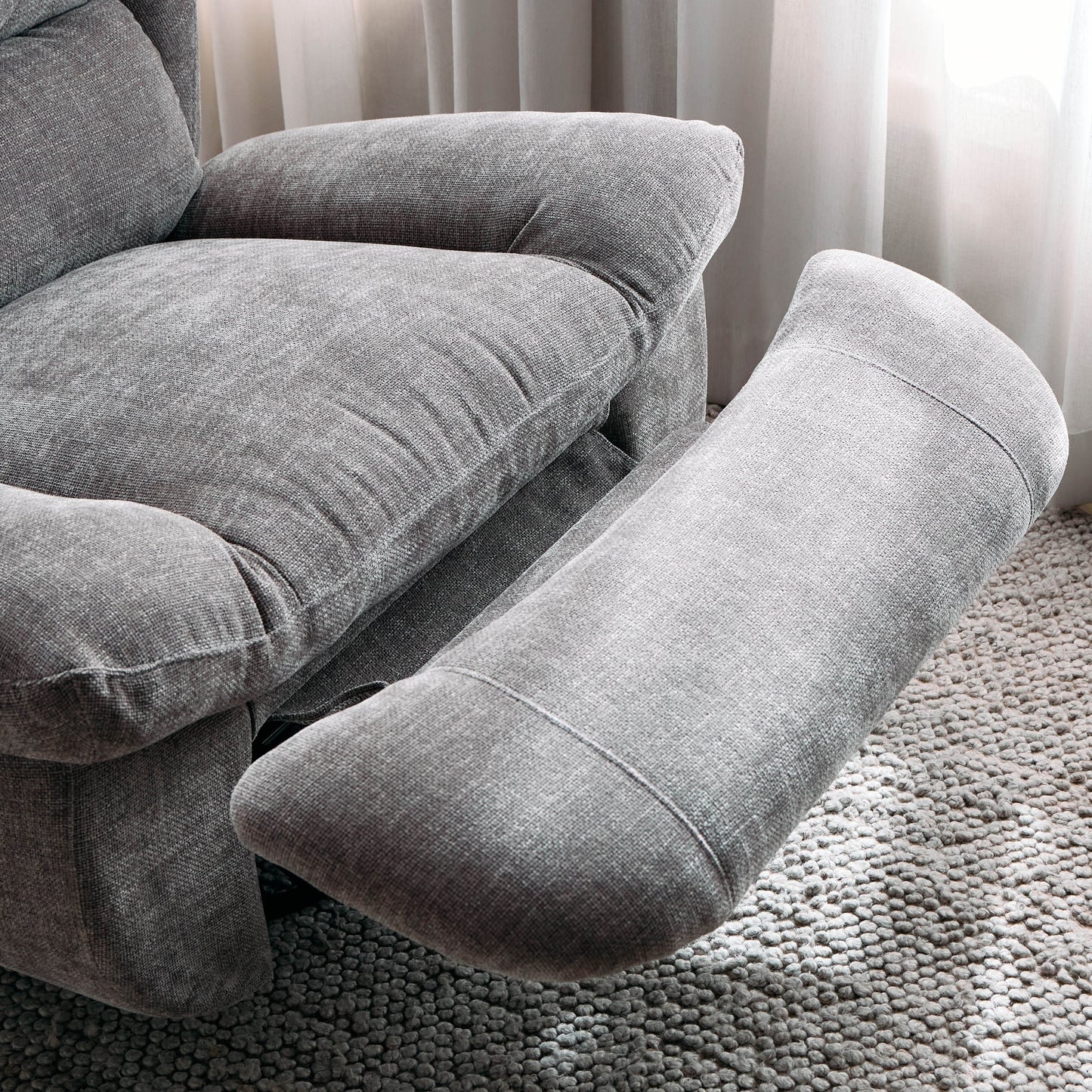 Relaxing chair with a distinctive design
