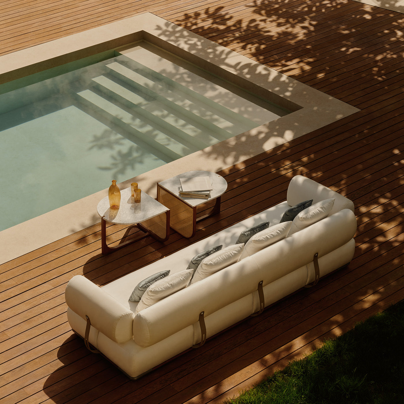 Double table with a distinctive design