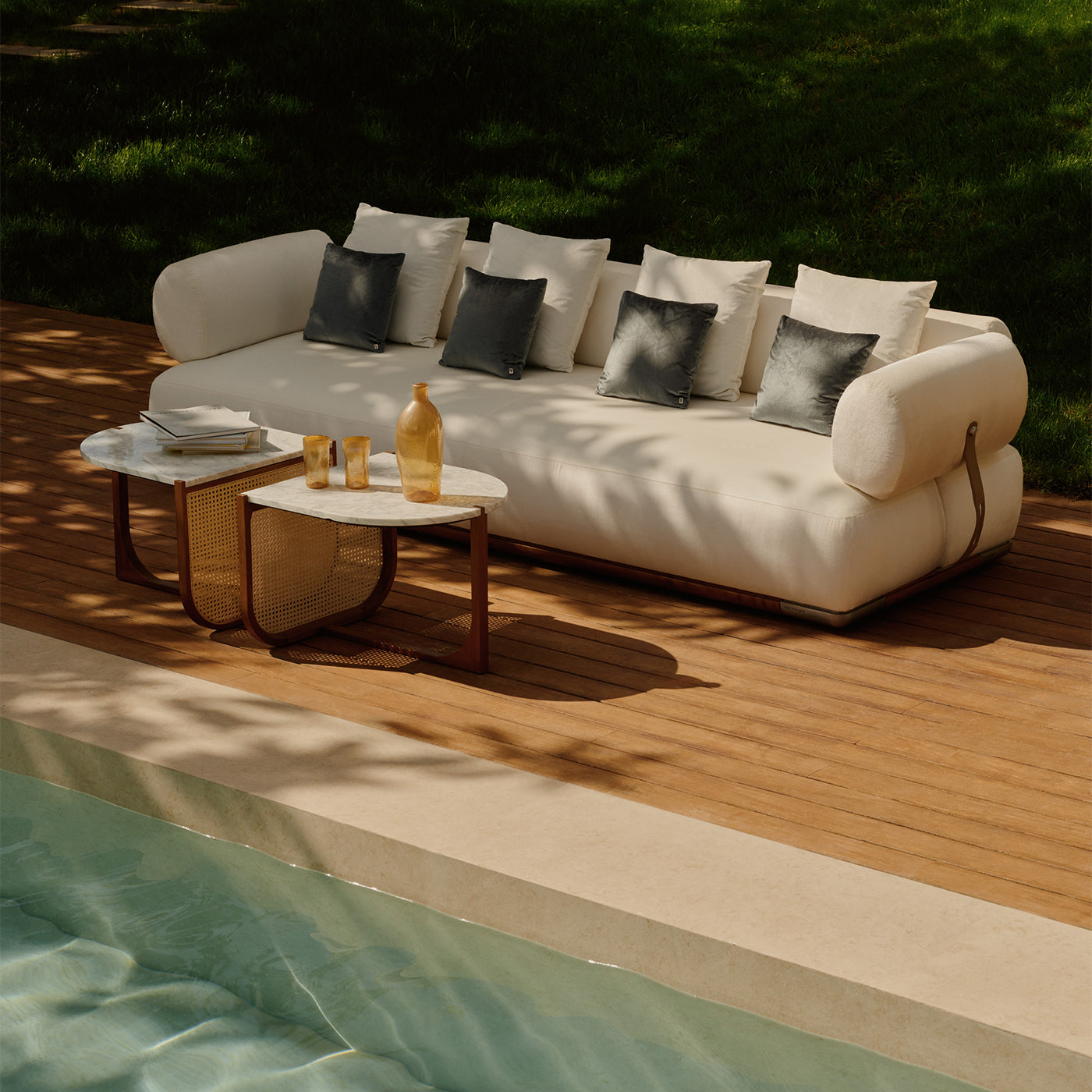 Double table with a distinctive design