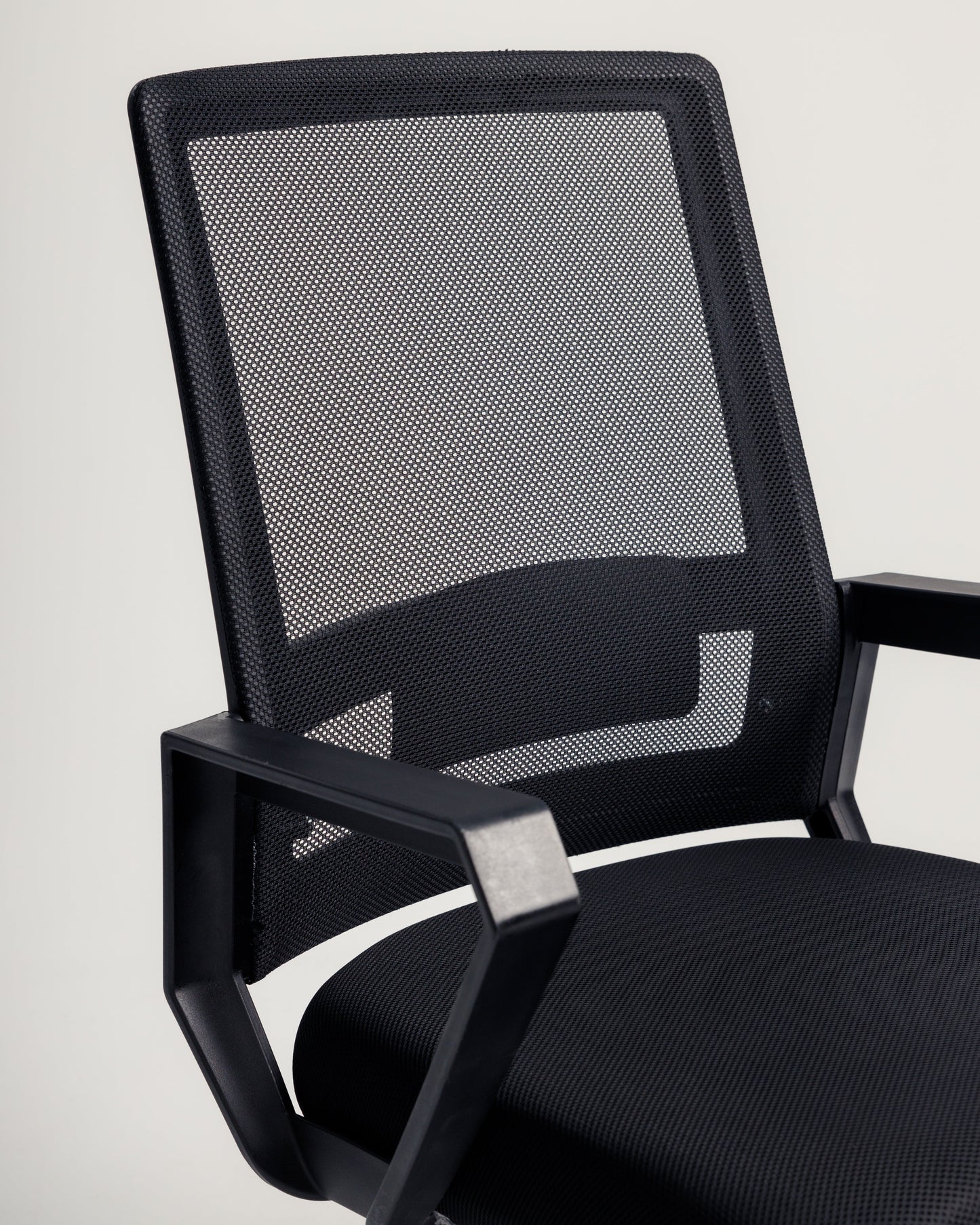 Noire Mesh Chair