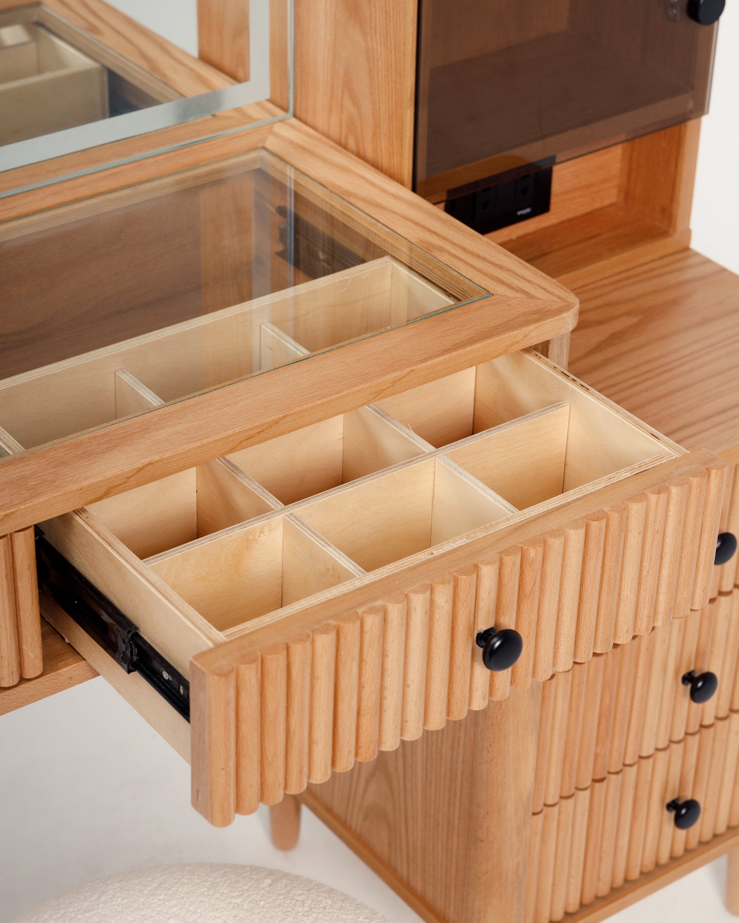 OAK MUSE DRESSER