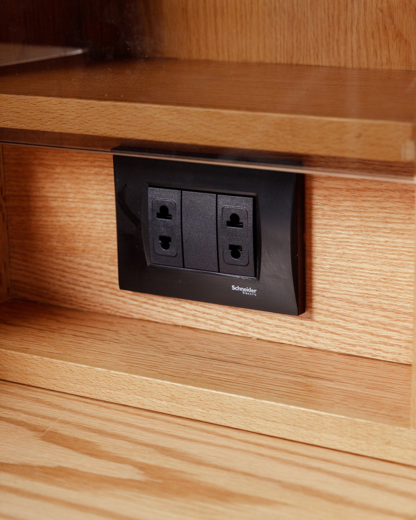 OAK MUSE DRESSER