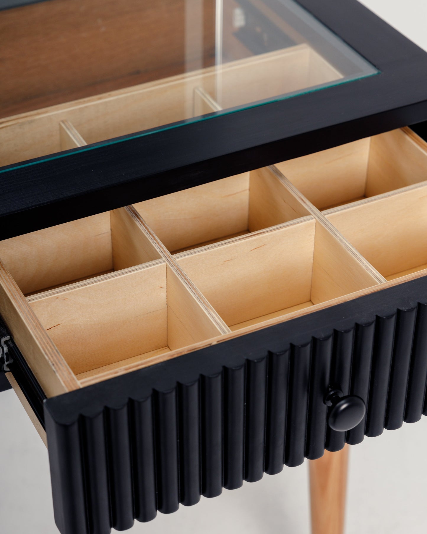 BLACK MUSE DRESSER