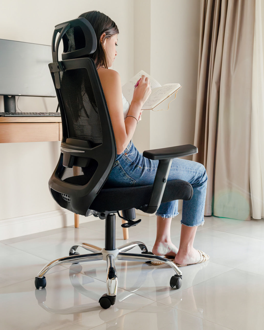 M5 Black Mesh Chair