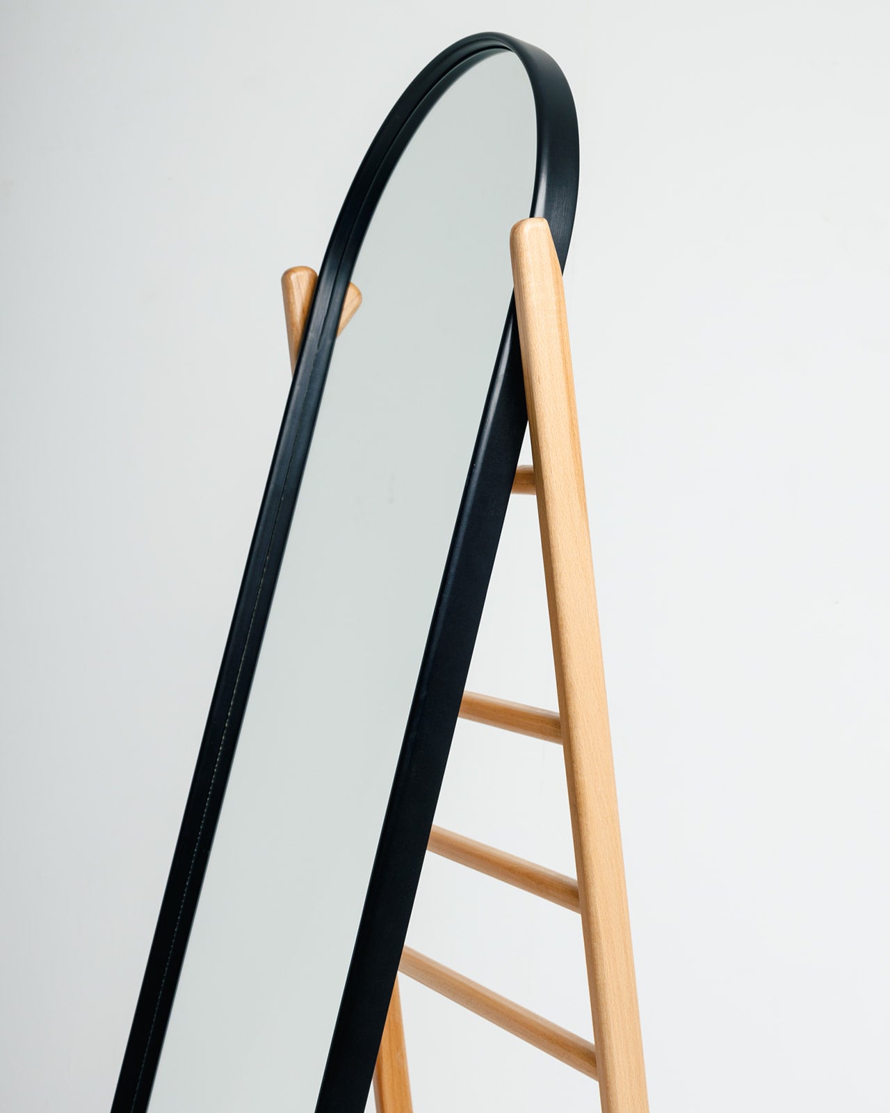 Archy Mirror