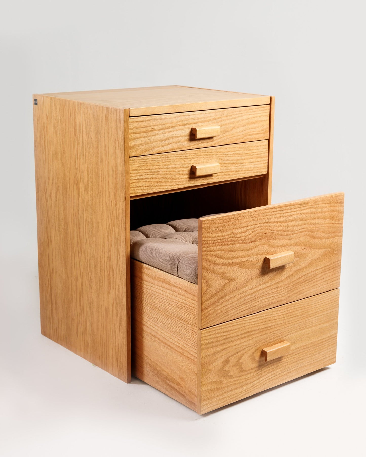 PETITE DRESSER