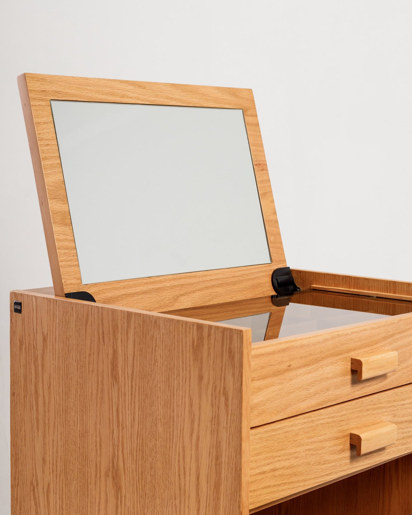 PETITE DRESSER