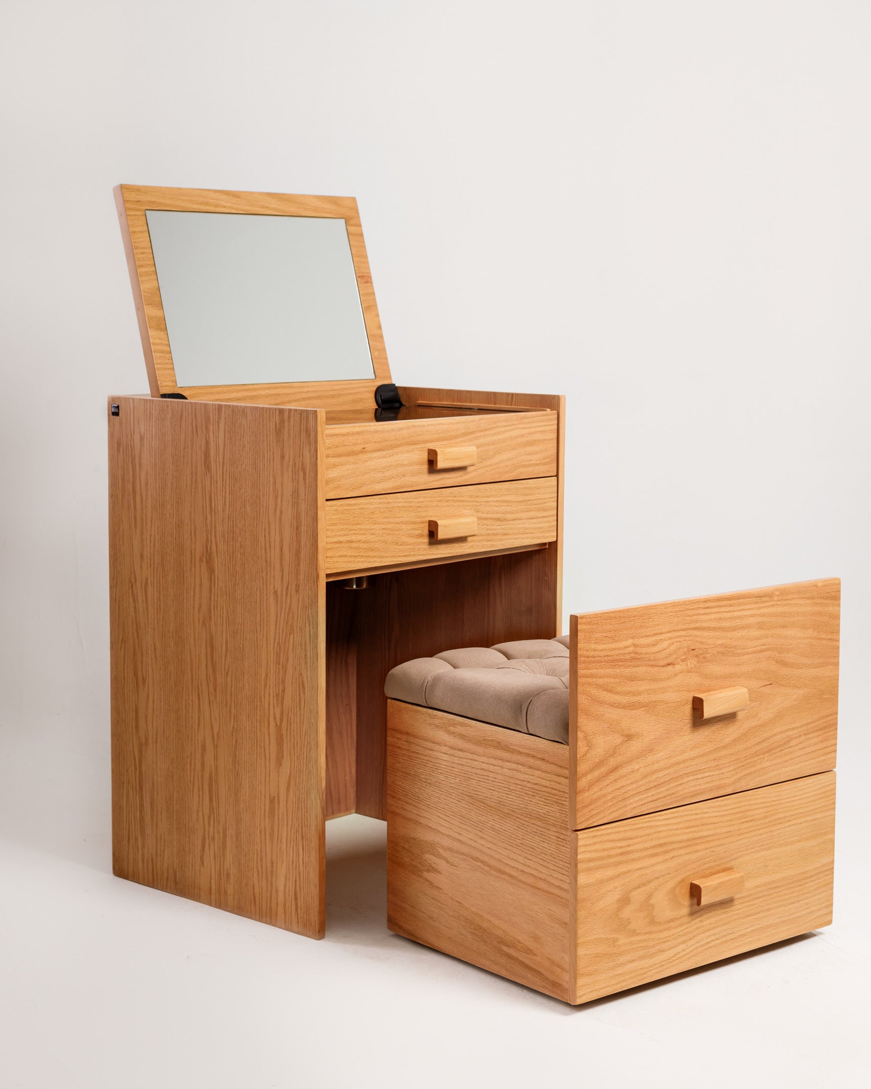 SMALL DRESSER