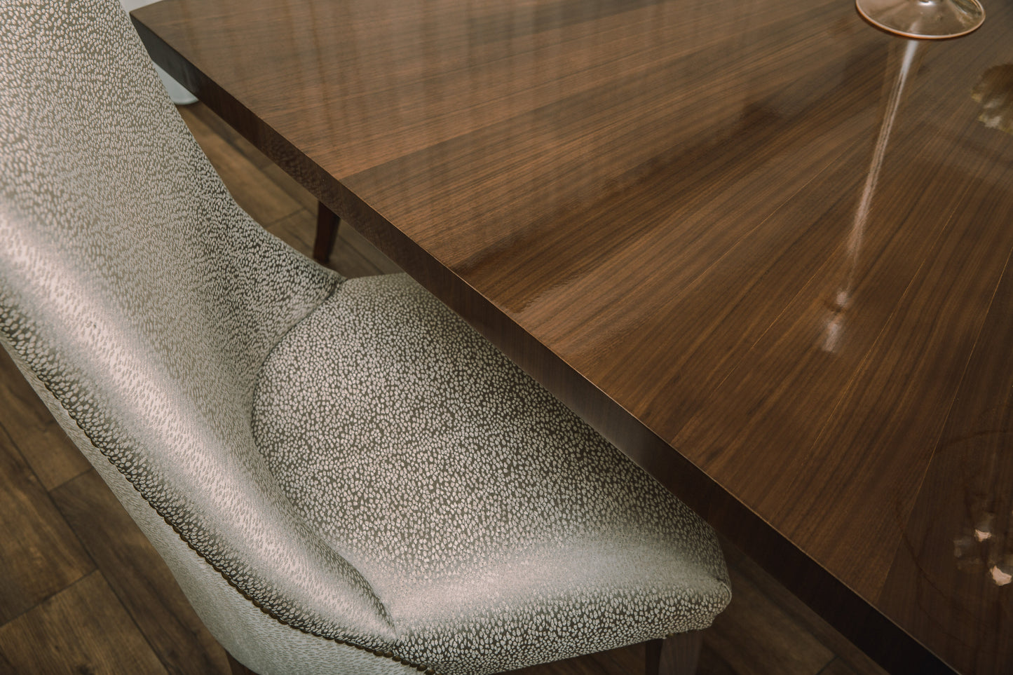 Onyx DiningTable