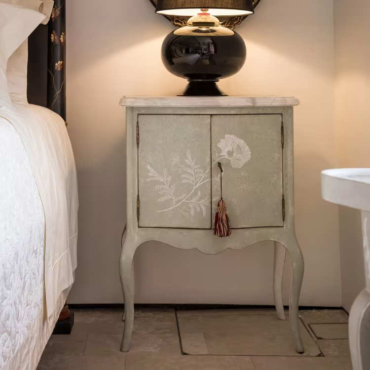 Tiepolo nightstand with internal drawers