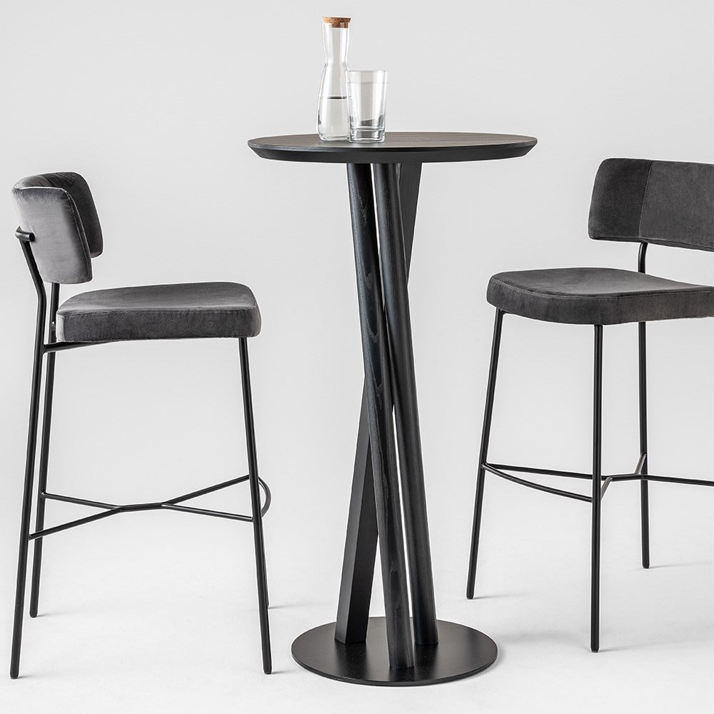Marlen with black stool