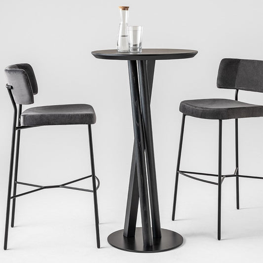 Marlen with black stool