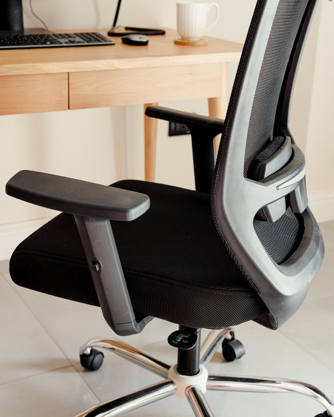 M5 Black Mesh Chair