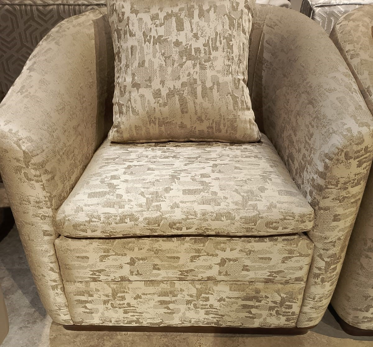 LOUNGE CHAIR CH-23