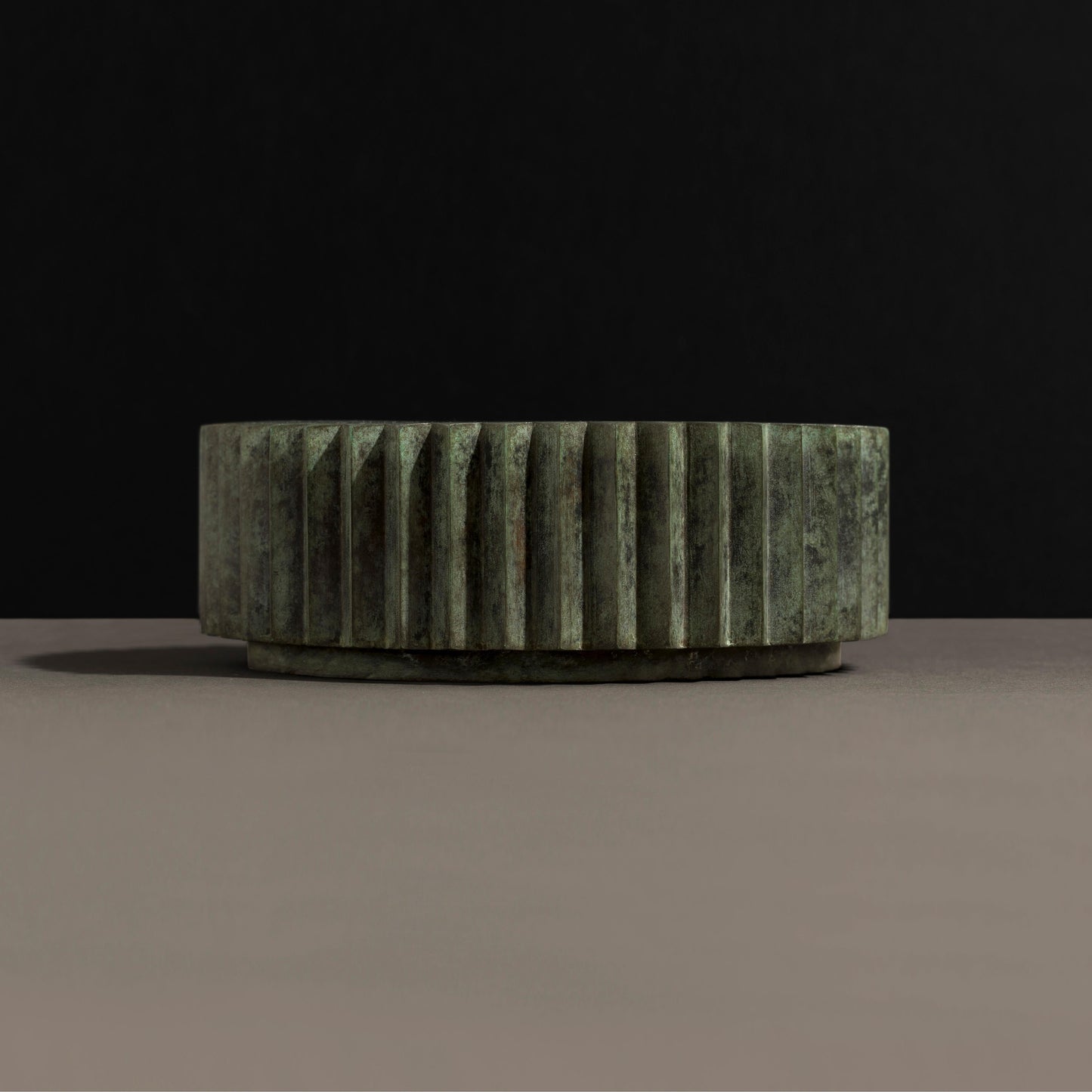 Luxury round coffee table