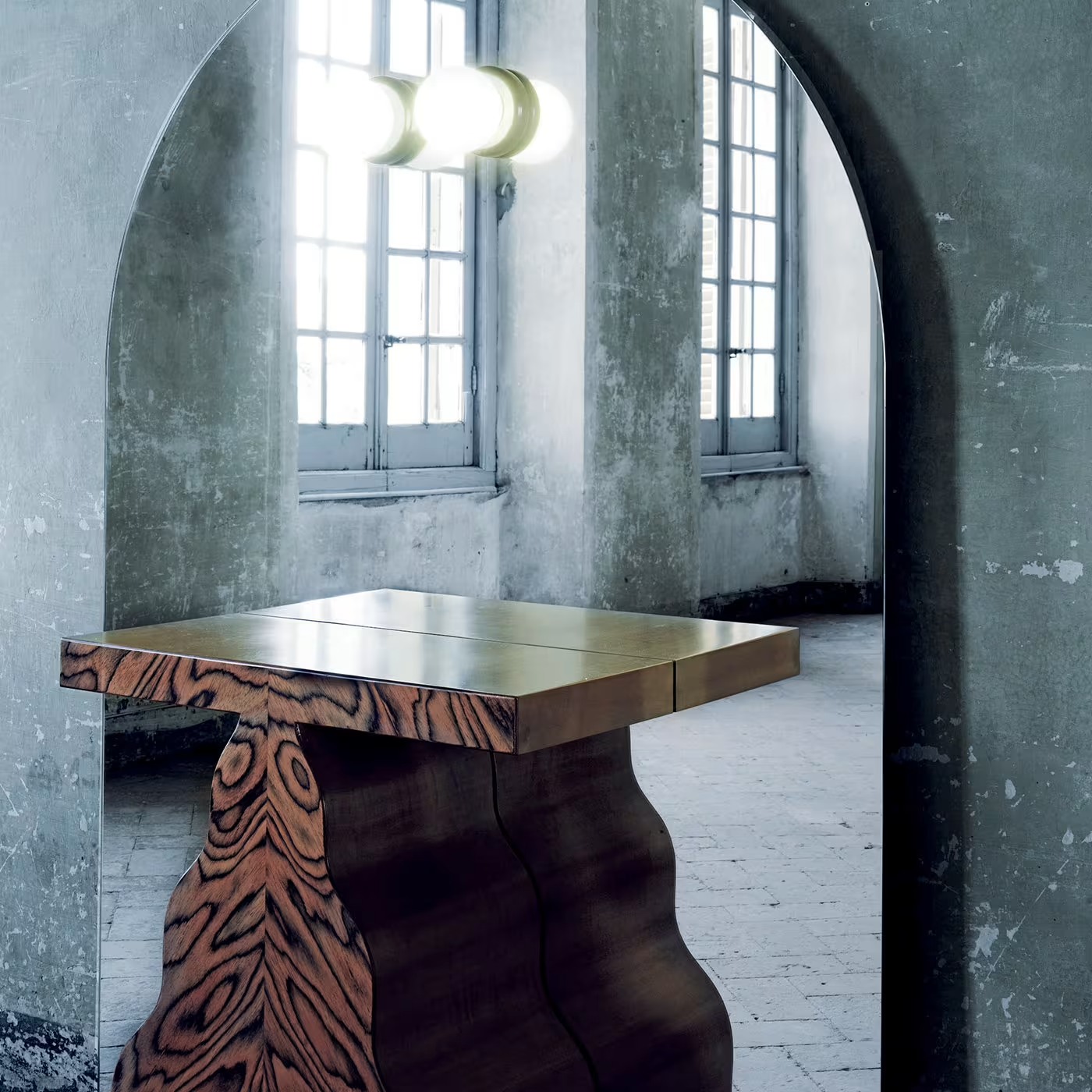Sybilla mirror with console