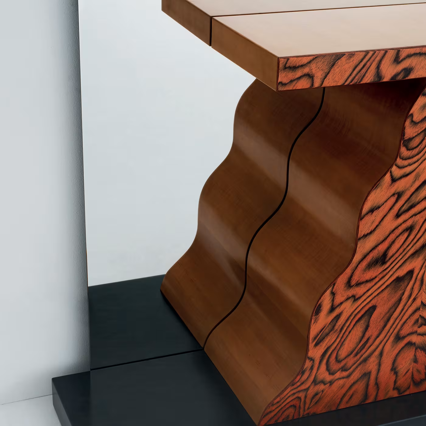 Sybilla mirror with console