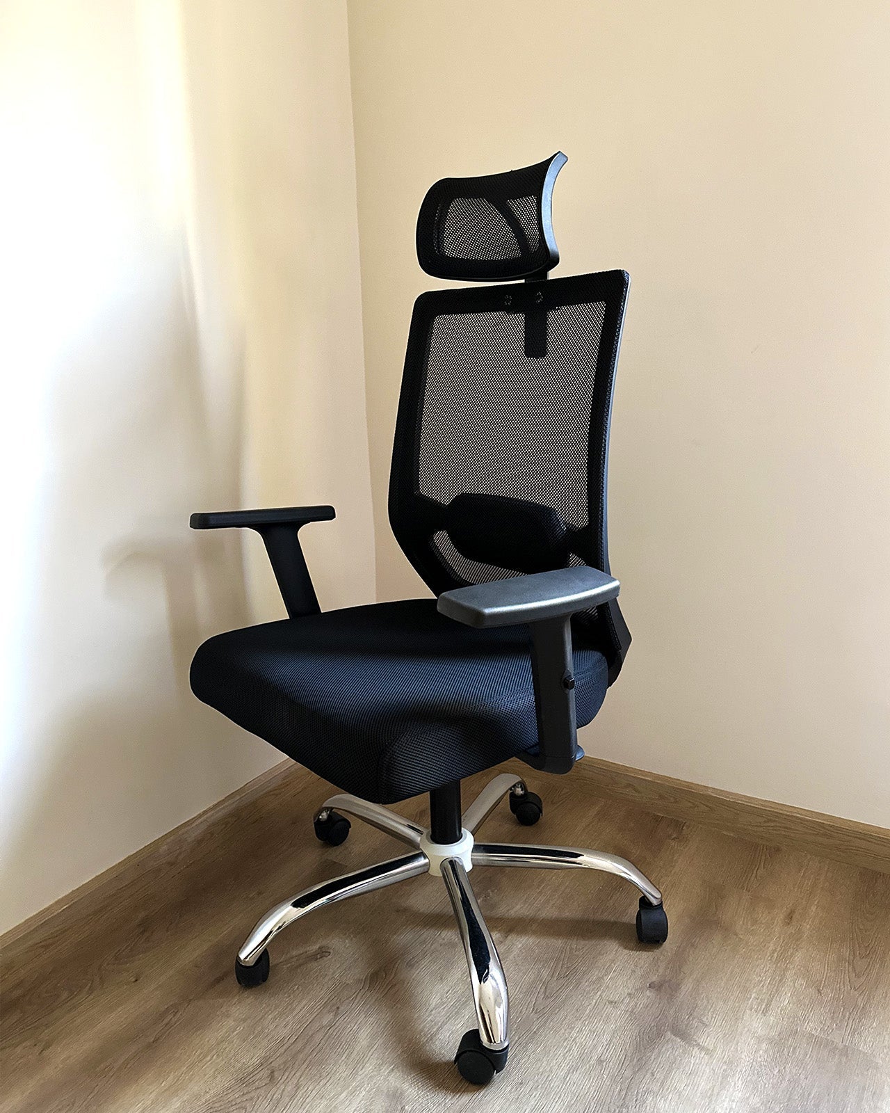 M5 Black Mesh Chair