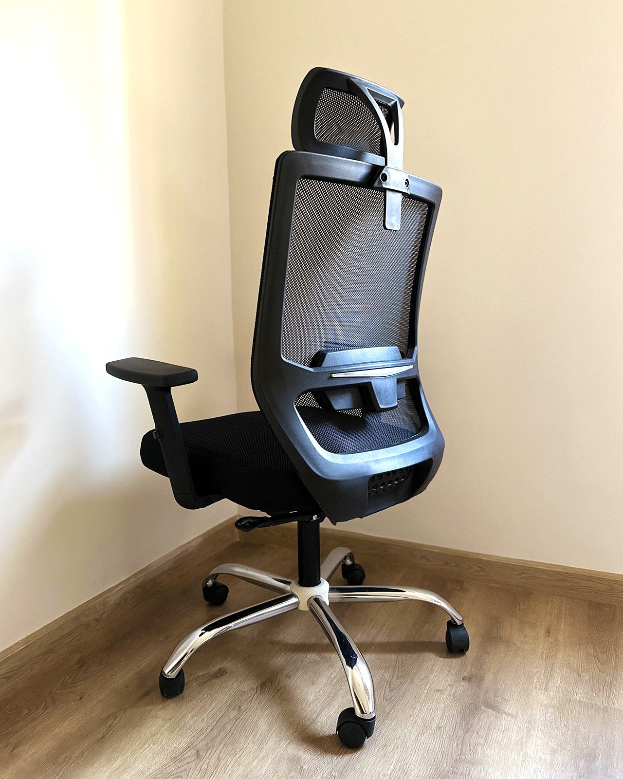 M5 Black Mesh Chair