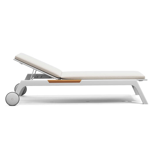 outdoor lounge chairs