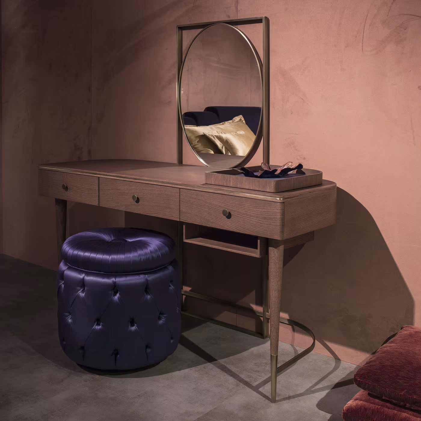Atelier vanity table