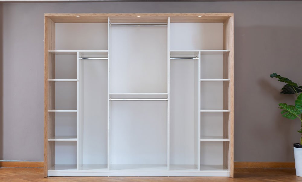 Linda's closet