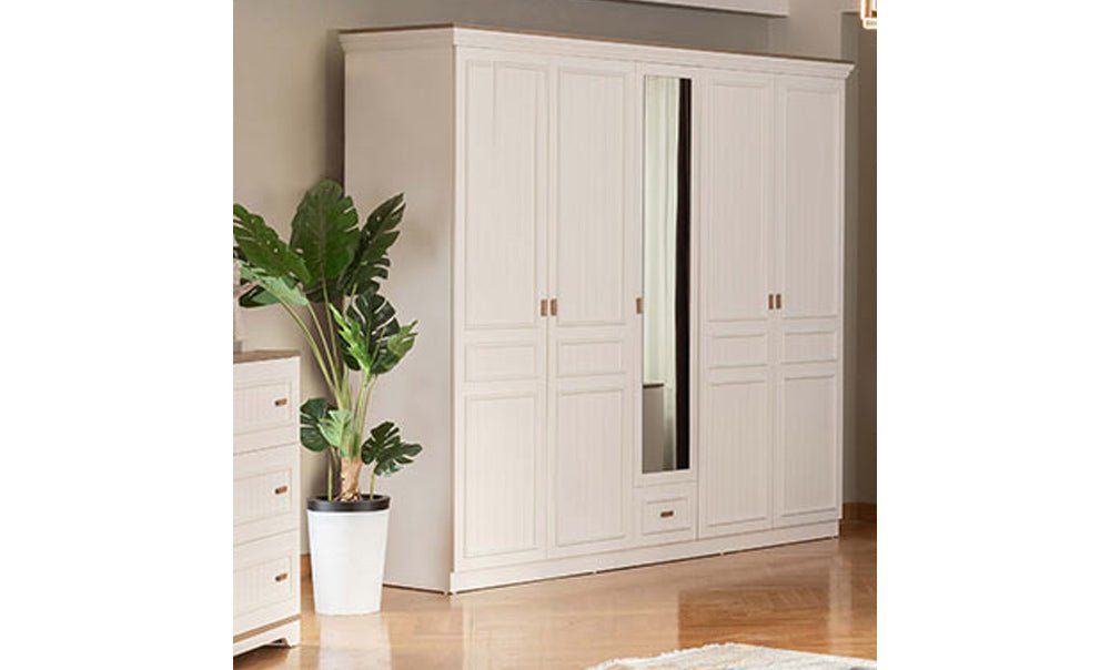 Tiffany dresser