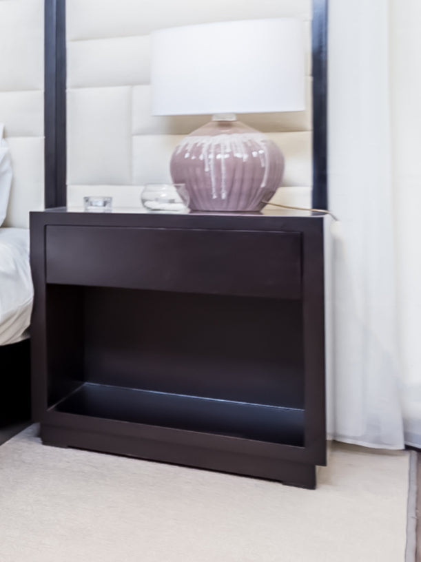 Lily Commode