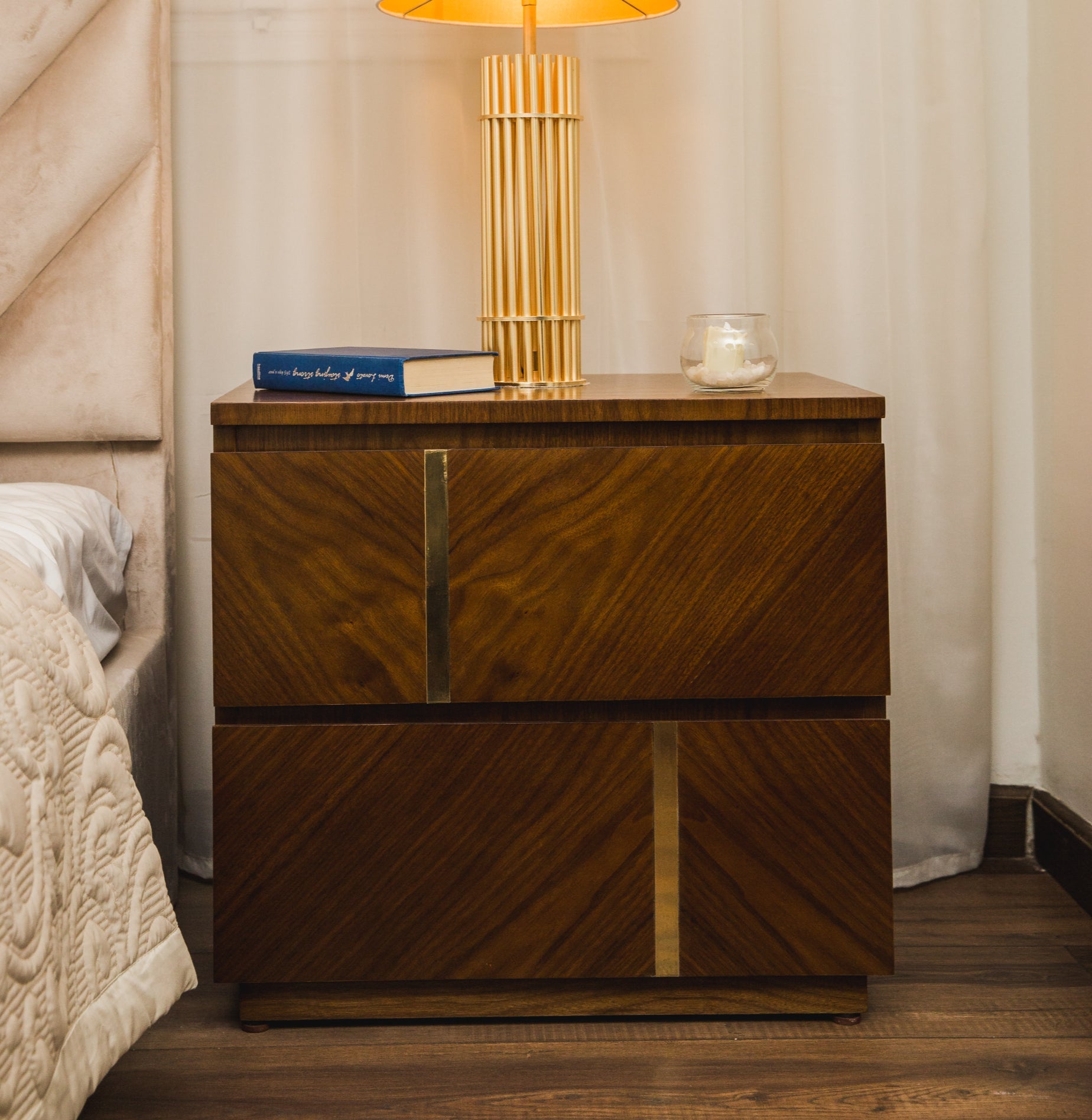 Glam Commode