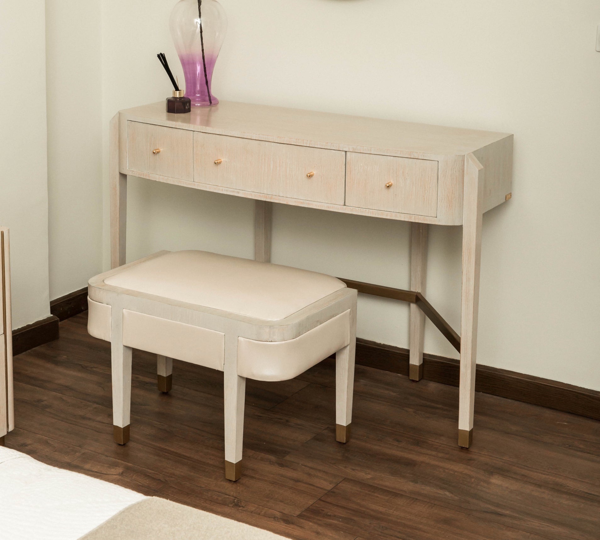 Allure Vanity
