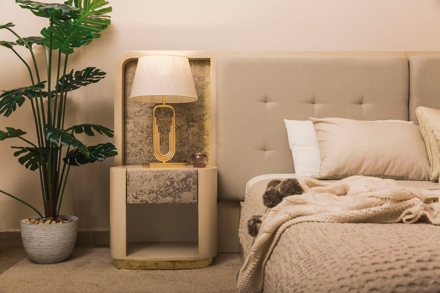 Oro Bedroom