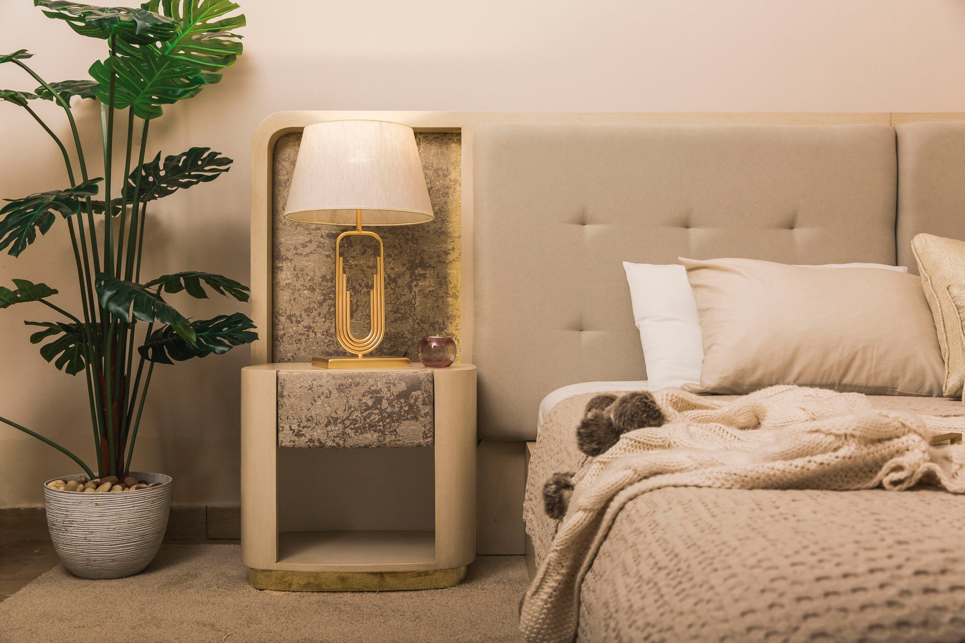 Oro Bedroom
