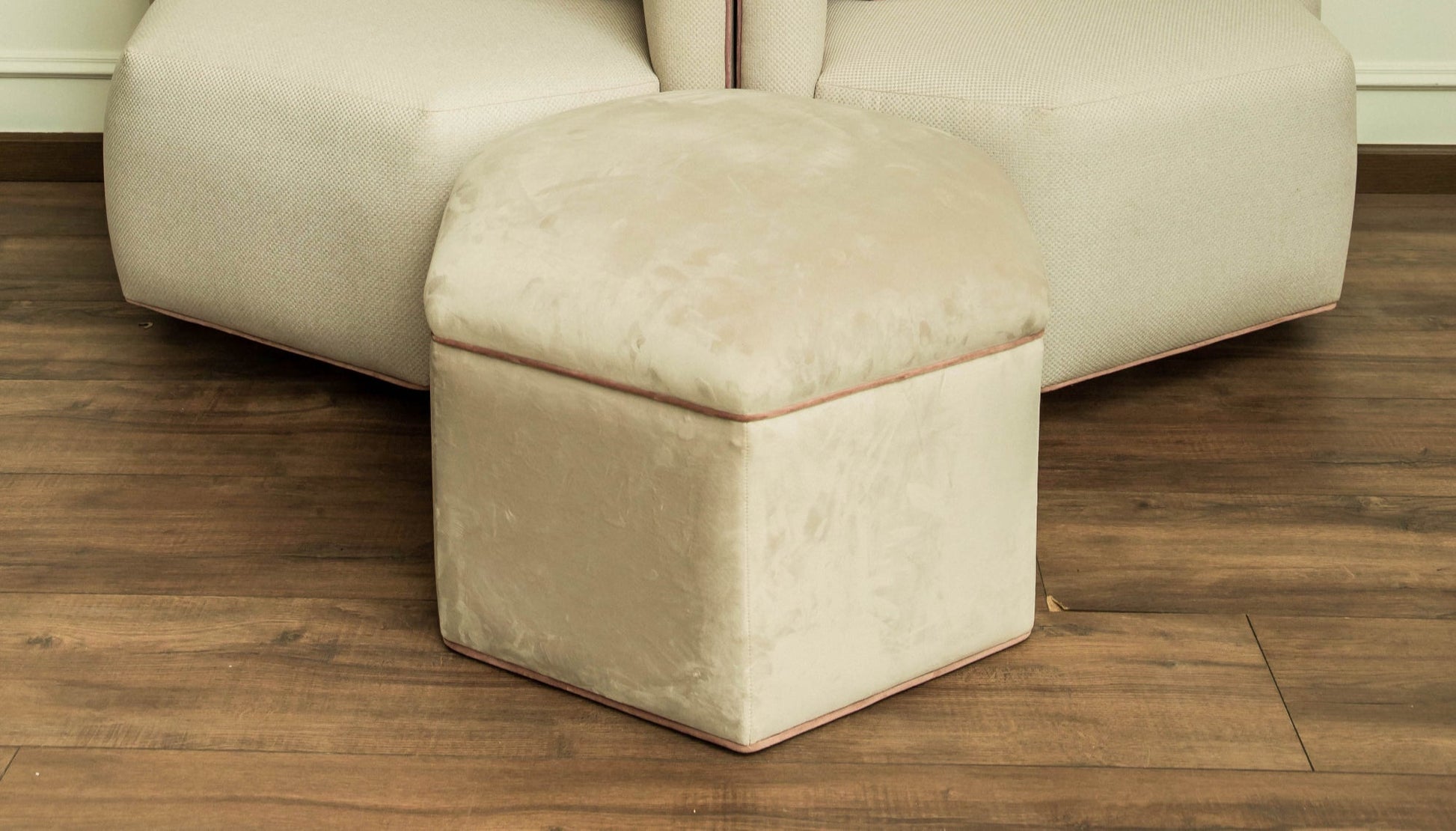 BLOSSOM BANQUETTE