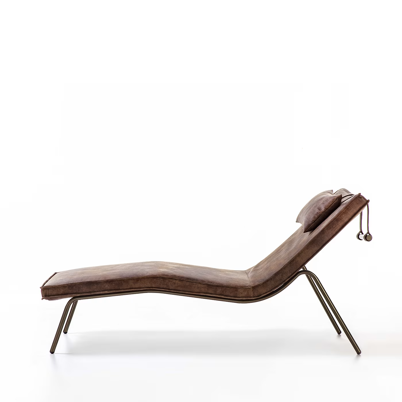 Vintage brown leather chaise longue