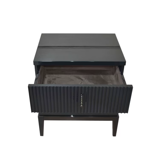 Italian night table in glossy green smarald lacquered wood
