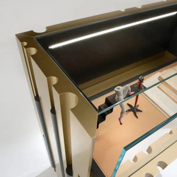 Side storage unit