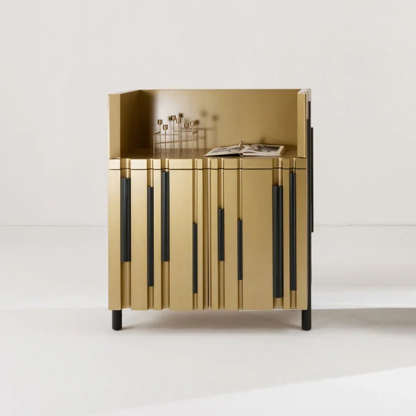 Side storage unit
