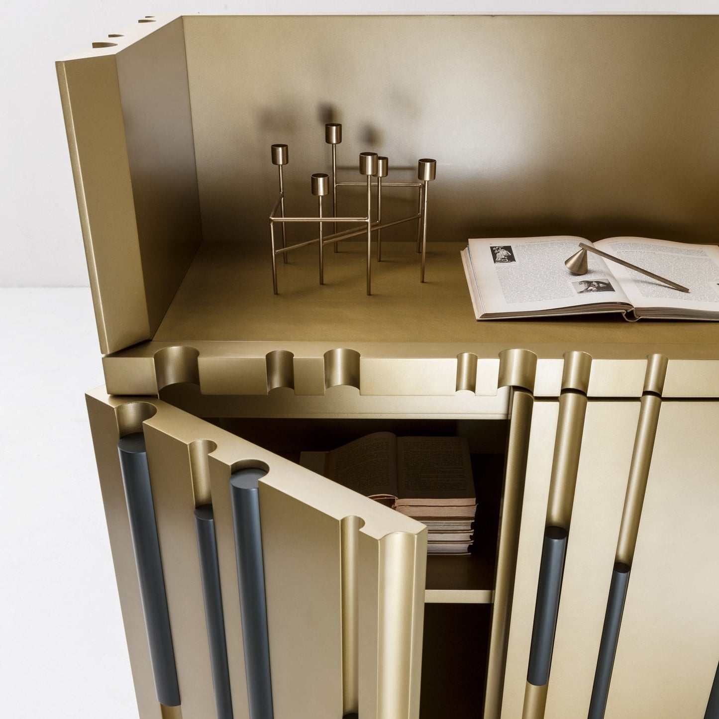Side storage unit