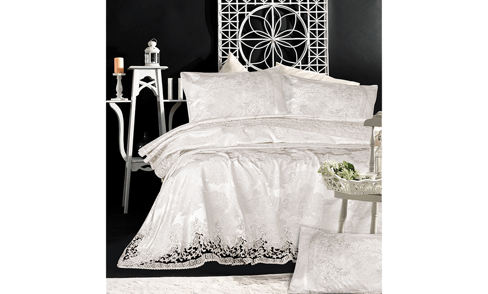 Qabbani Versace bridal tablecloth, 6 pieces