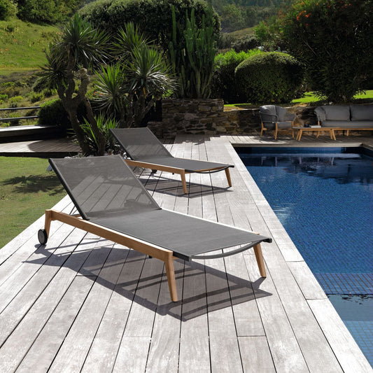 Distinctive outdoor lounge chair