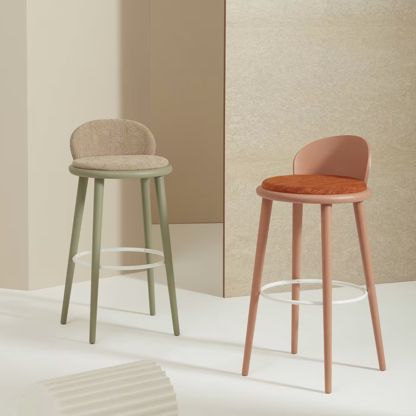 Veretta 928 red stool