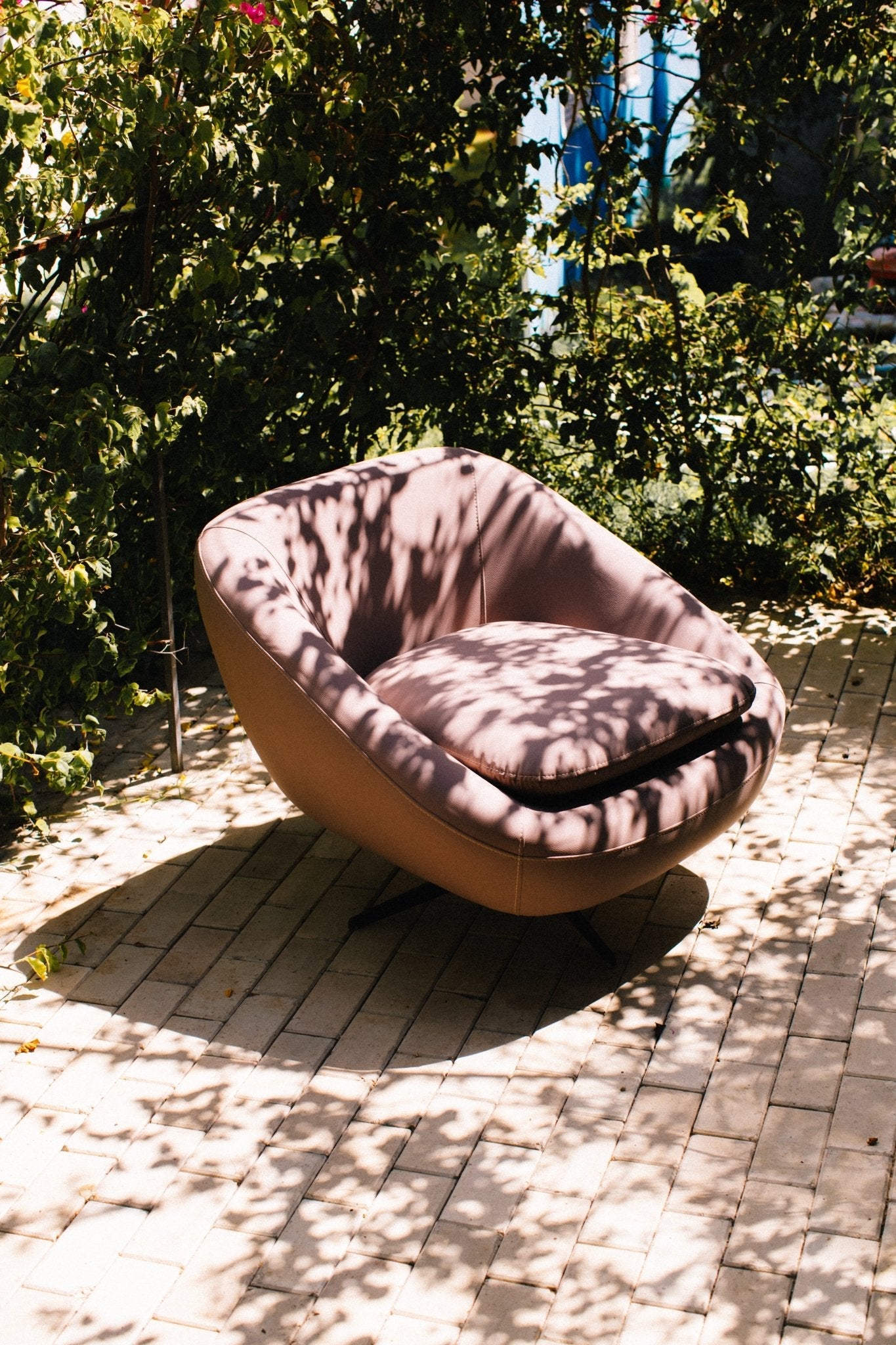 Modern Swivel Cushion Chair