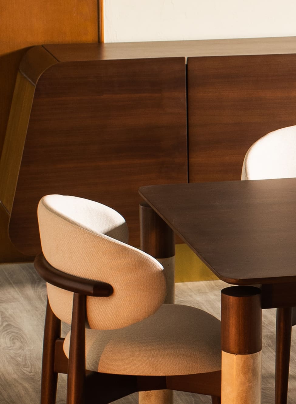 Aro Dining Room Set