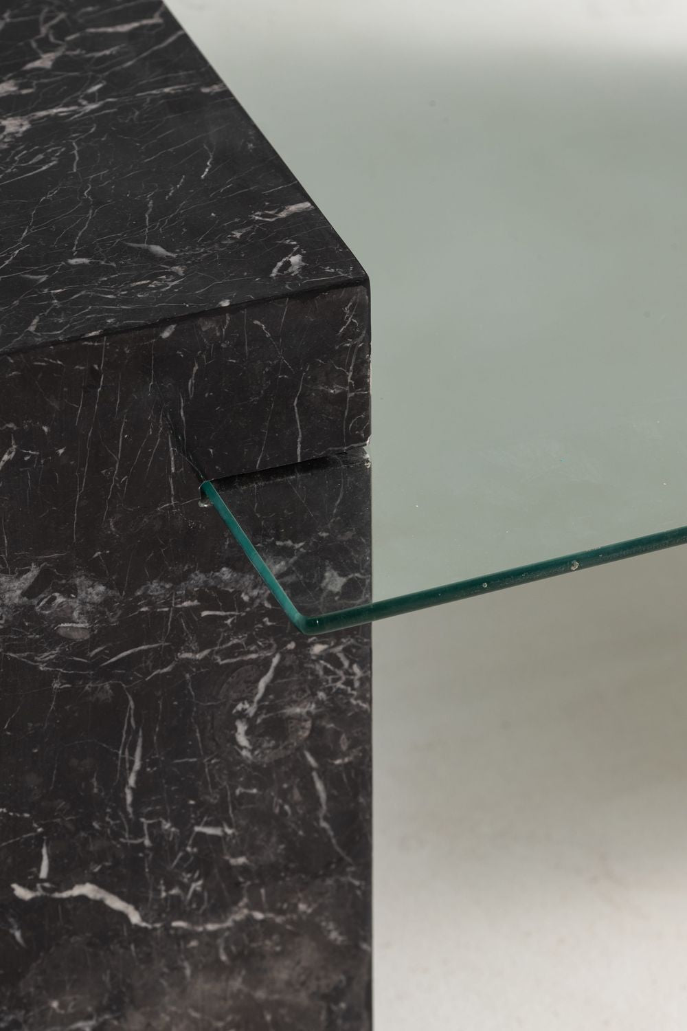 Dou Table